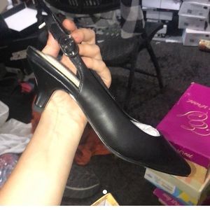 New w/o box easy Street black slingback kitten heels size 7 👠